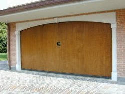 Silverlox VIP timber garage door with non protruding mechanism