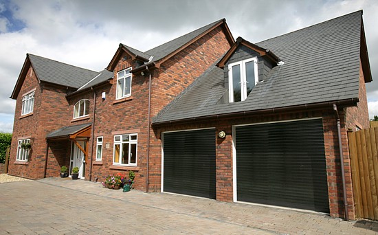 seceuroglide single roller doors in green