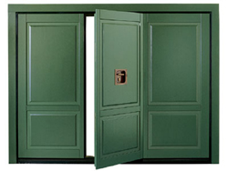 Silvelox garage door with pedestrian door option