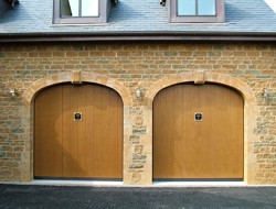 Arched openings with Silvelox VIP non protruding doors