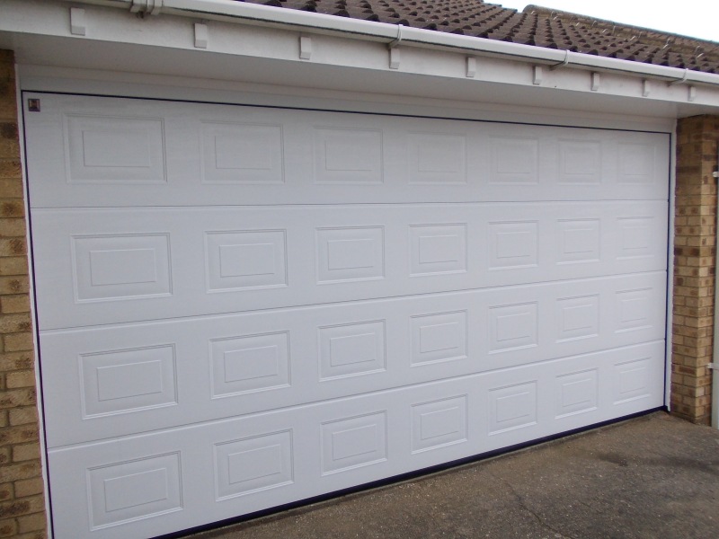 Hormann EPU40 S panelled Georgian design steel sectional in white