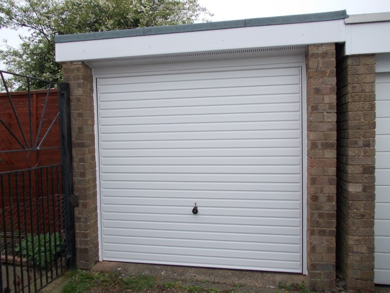 White Horizontal ribbed Hormann steel up and over