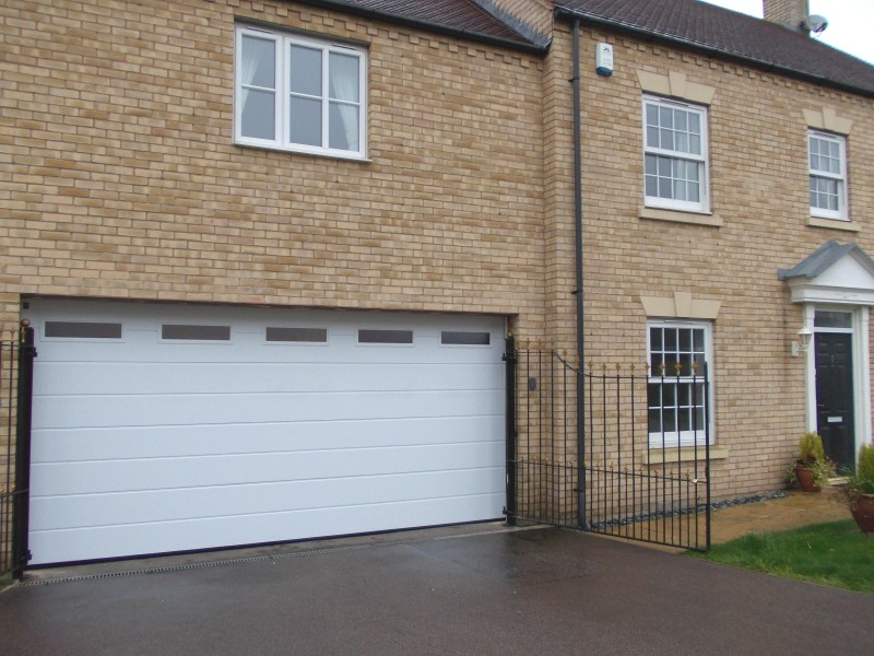 Double Hormann LPU40 M ribbed steel sectional in white with windows