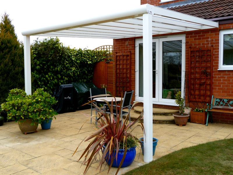 Samson Piazza in white with a polycarbonate roof