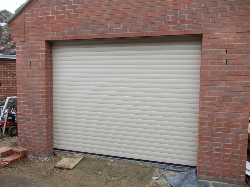 Single SWS Seceuroglide aluminium roller in beige