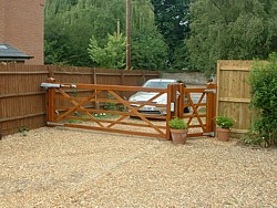 Automated 5 bar gate in Harrold