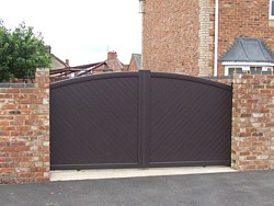 Aluminium sliding gate in Finedon, Northamptonshire