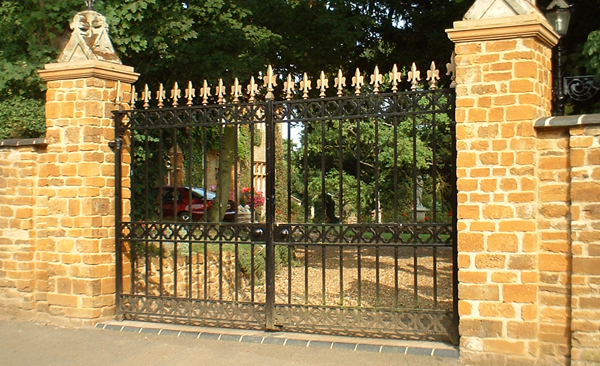 Metal Gate 