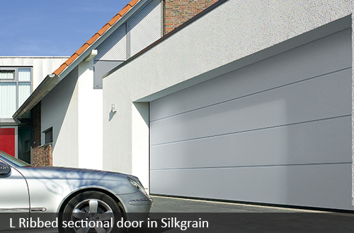 L Ribbed sectional door in silkgrain