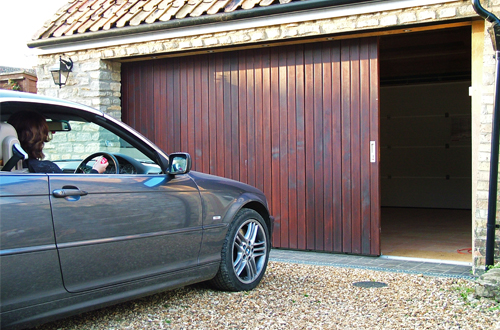 Rundum Meir round the corner garage door