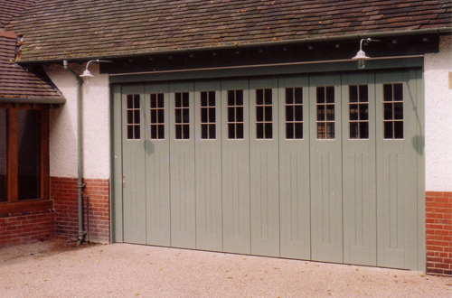 Rundum Meir side sectional garage door