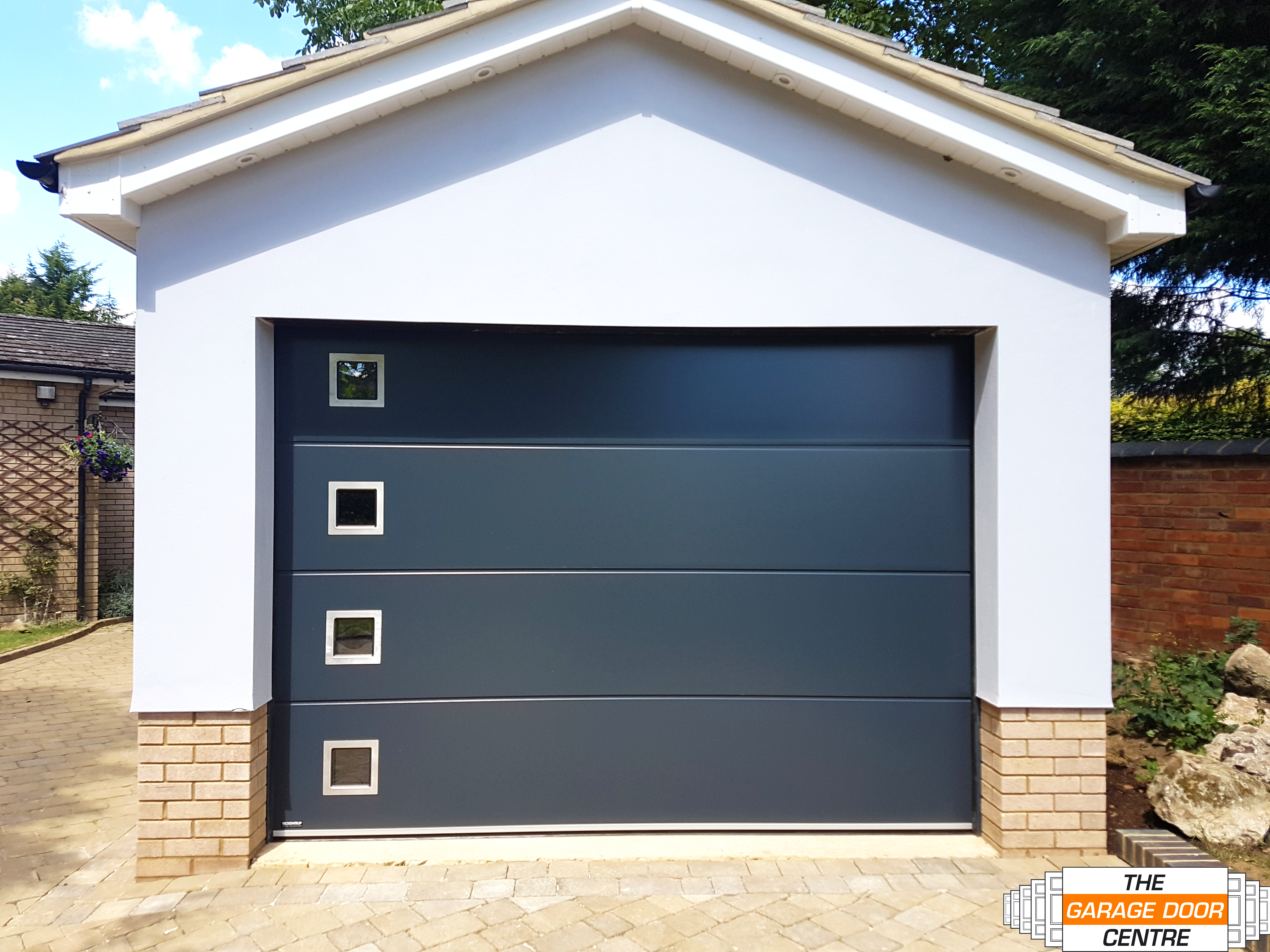 garage door with windows