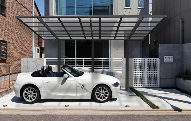 Ryterna Carport providing shelter for a BMW Z4 Covertible