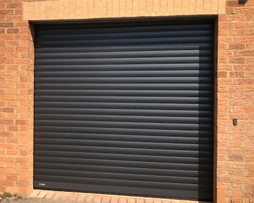 Insulated roller door