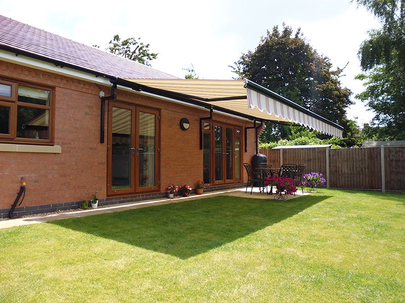 markilux 6000 with gutter brackets
