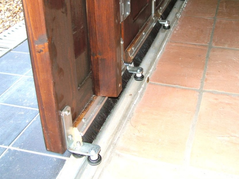 Inside of a brown timber Rundum Meir