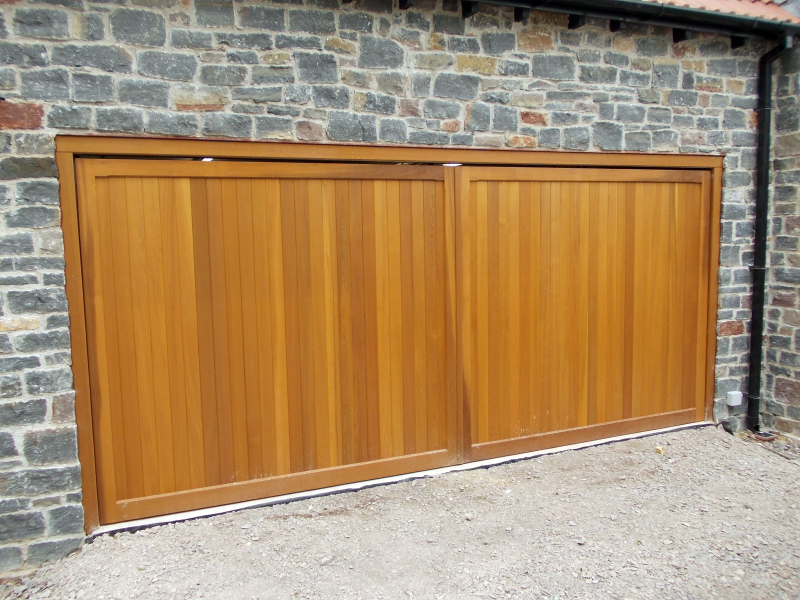 Woodrite Chalfont Cedar wood timber door installed inbetween double stone garage